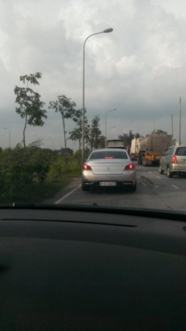 Nhà Ai Nuôi Sư Tử...? Nhà Ai Nuôi Sư Tử...?