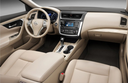 2016_Altima_SL_interior_beige-850x556.jpg