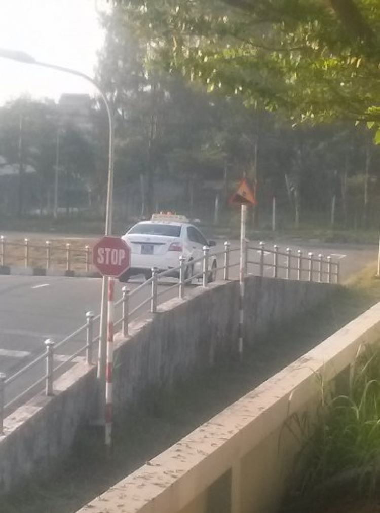 VỀ THĂM TRƯỜNG CŨ