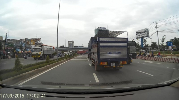 Tổ chức giao thông dưới chân cầu vượt Vũng tàu không khoa học ?