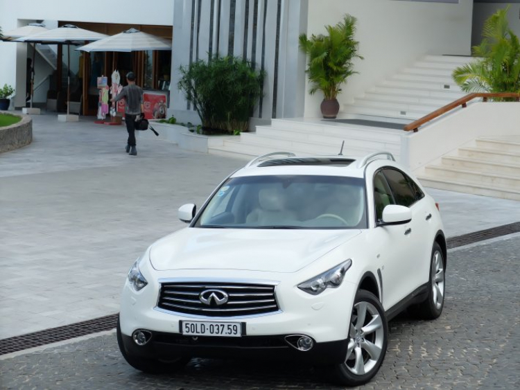 Lái thử xe Infiniti tuần này tại Vivo City