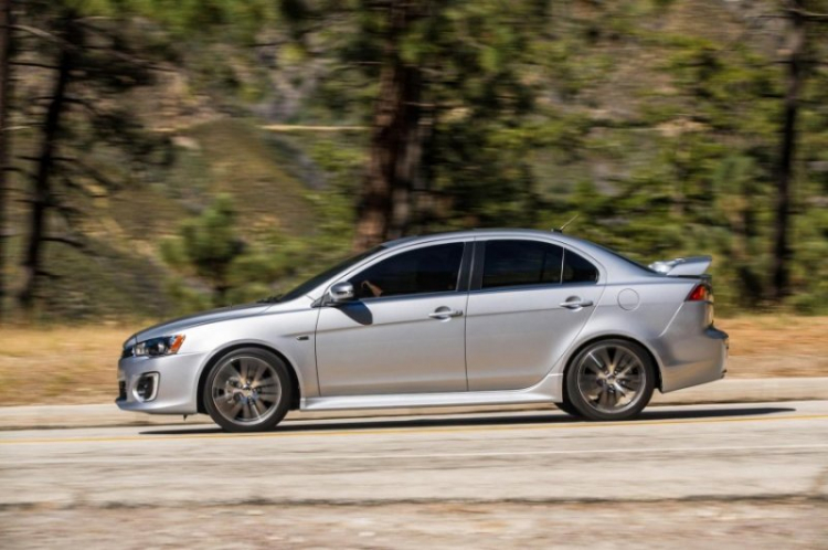 Mitsubishi Lancer 2016 facelift lộ diện