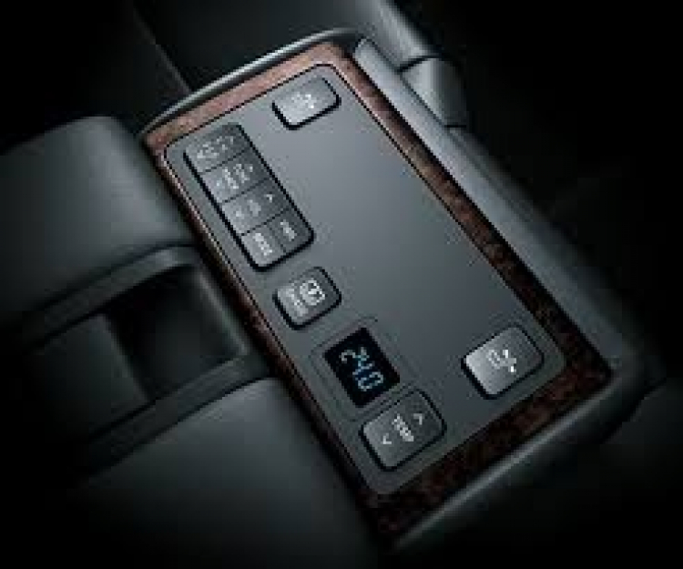 Lexus Việt Nam trình làng ES250 giá gần 2,2 tỷ đồng Lexus Việt Nam trình làng ES250 giá gần 2,2 tỷ đồng