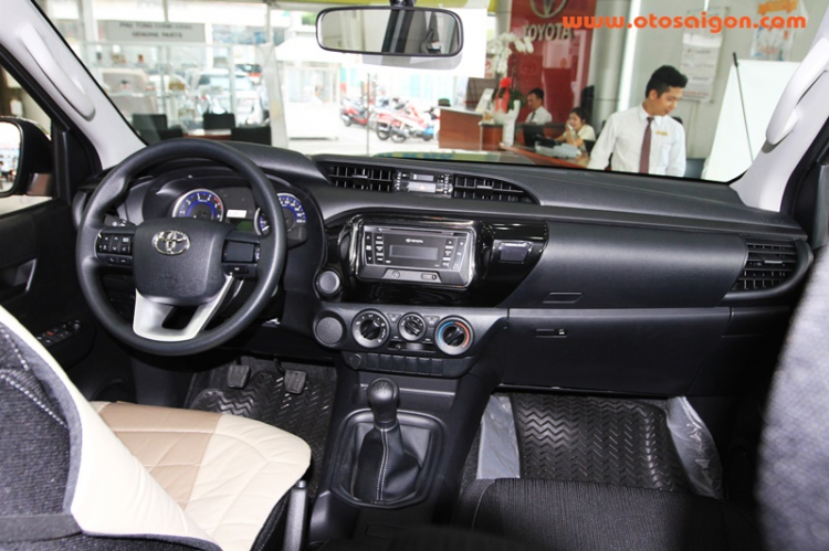 Chi tiết Toyota Hilux 2015 tại Việt Nam