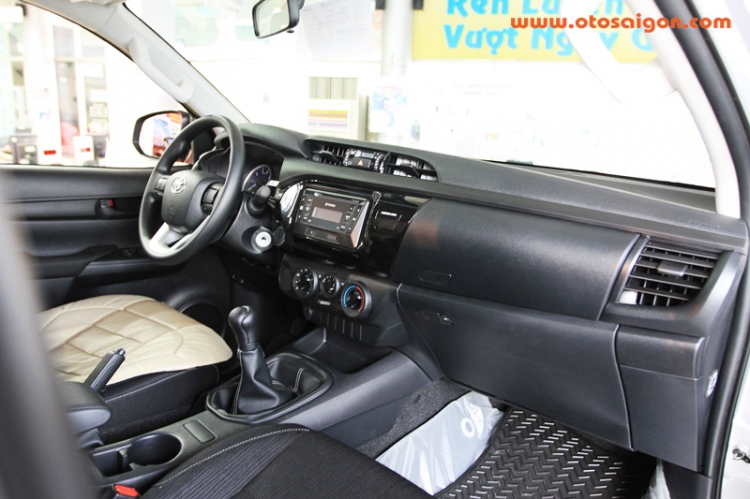 Chi tiết Toyota Hilux 2015 tại Việt Nam