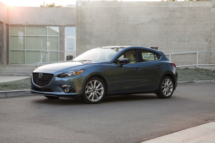 Hơn 14.000 xe Mazda3 2016 bị triệu hồi vì lỗi van xăng