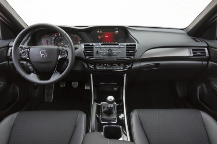 Honda Accord 2016 facelift lộ diện với nhiều tính năng