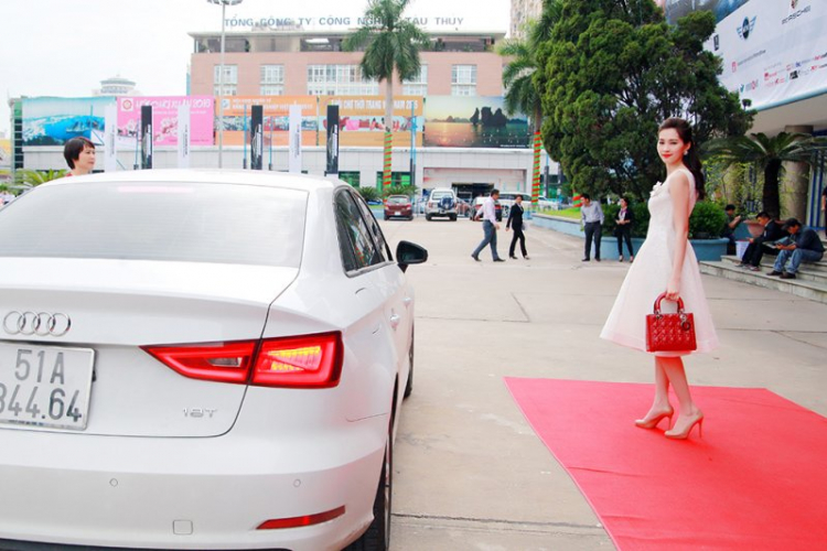 [VIMS 2015] Hoa hậu Đặng Thu Thảo tinh khôi tại gian hàng Audi