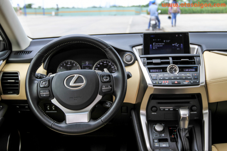 Đánh giá Lexus NX200t: Xe sang cho giới trẻ Đánh giá Lexus NX200t: Xe sang cho giới trẻ