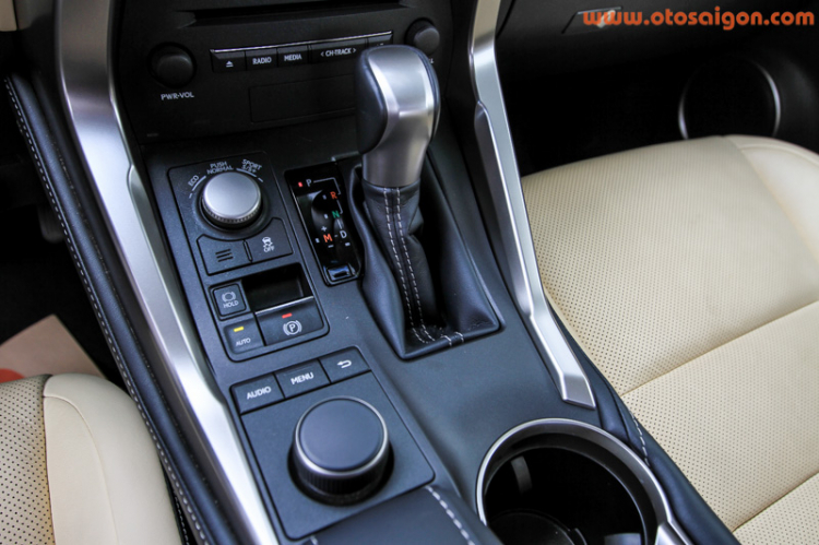 Đánh giá Lexus NX200t: Xe sang cho giới trẻ Đánh giá Lexus NX200t: Xe sang cho giới trẻ