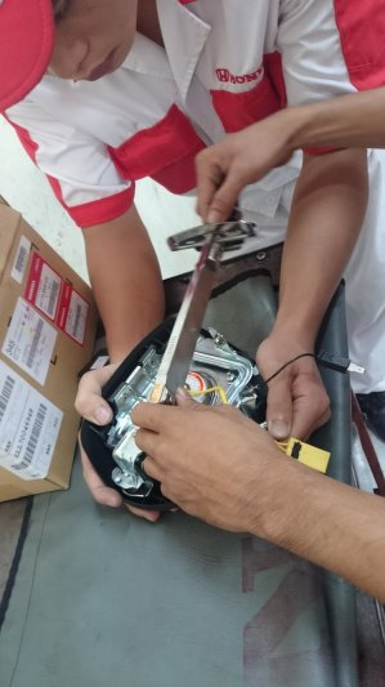 Đã thay bộ phận bơm túi khí Civic.