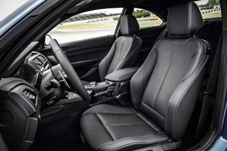 BMW M2 Coupe: Cỗ máy 370 hp chính thức xuất hiện BMW M2 Coupe: Cỗ máy 370 hp chính thức xuất hiện