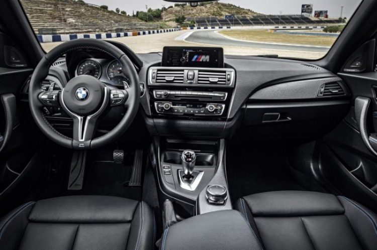 BMW M2 Coupe: Cỗ máy 370 hp chính thức xuất hiện BMW M2 Coupe: Cỗ máy 370 hp chính thức xuất hiện