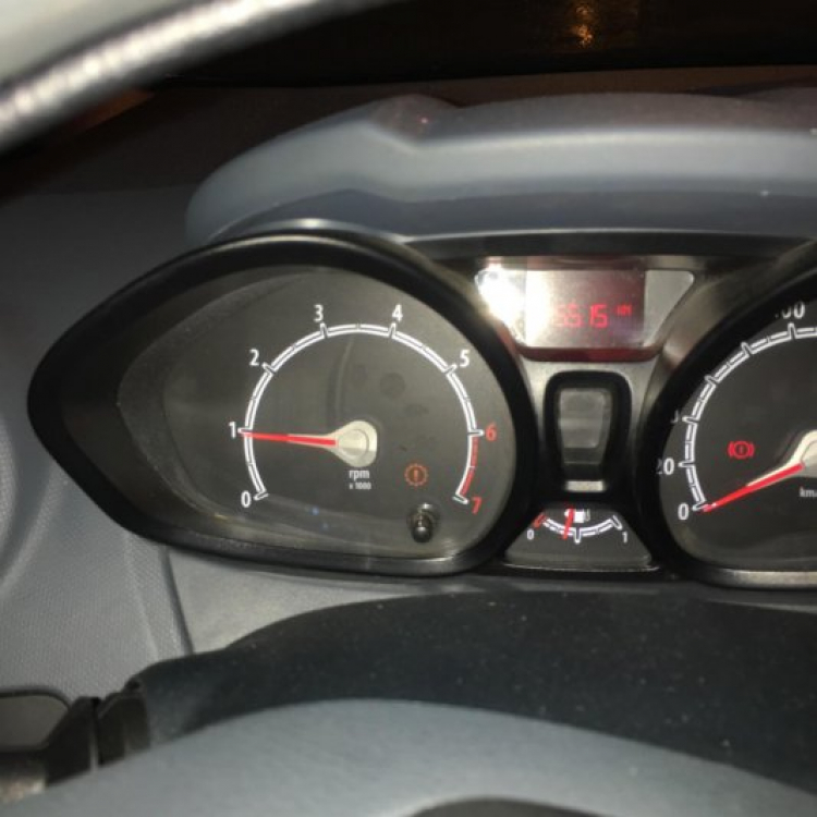 Mùi hôi từ xe Fiesta. Mùi hôi từ xe Fiesta.