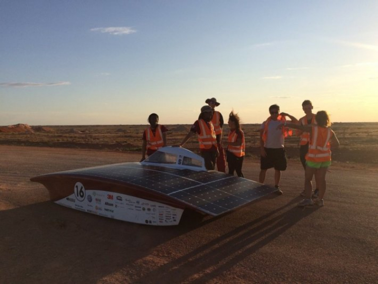 World Solar Challenge - cuộc tranh tài xe năng lượng mặt trời toàn cầu