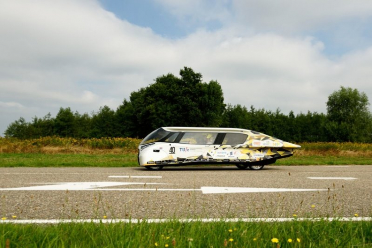 World Solar Challenge - cuộc tranh tài xe năng lượng mặt trời toàn cầu