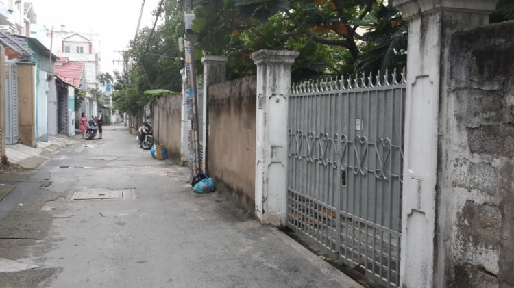 Bác nào cần đất 2-3 tỏi hẻm xe hơi thì bơi hết vào đây :-) Bác nào cần đất 2-3 tỏi hẻm xe hơi thì bơi hết vào đây :-)
