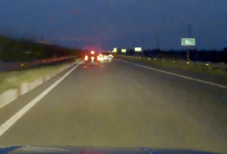 [Camera hành trình] Vượt xe nguy hiểm trên cao tốc Long Thành - Dầu Giây