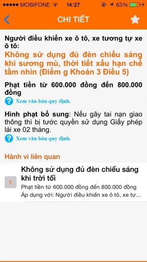 Lưu thông ban đêm trong khu đô thị bị cháy một bóng chiếu gần. Lưu thông ban đêm trong khu đô thị bị cháy một bóng chiếu gần.