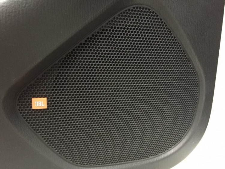 Em lại có duyên với xe Mazda 3 all new lên âm thanh JBL