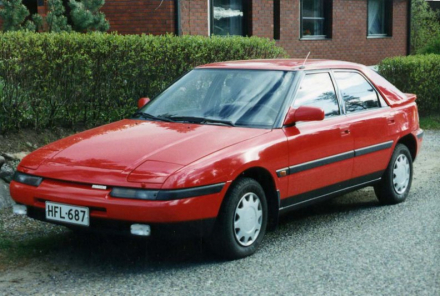 1990-mazda-323-1.jpg