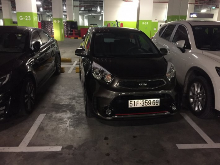 Gà cùng một mẹ chớ hề...khác nhau (đậu xe ẩu tại Vivo q7) Gà cùng một mẹ chớ hề...khác nhau (đậu xe ẩu tại Vivo q7)