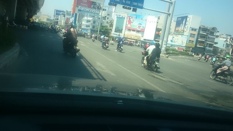 Phản biện của các anh Hàng Xanh về việc rẽ trái tại nơi được phép quay đầu liên tục !? Phản biện của các anh Hàng Xanh về việc rẽ trái tại nơi được phép quay đầu liên tục !?