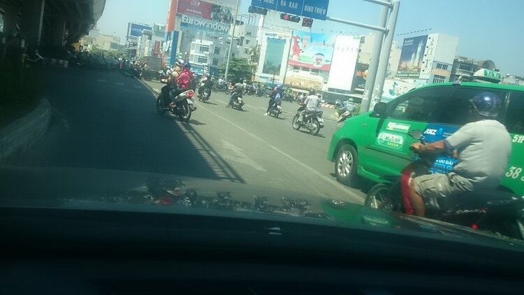 Phản biện của các anh Hàng Xanh về việc rẽ trái tại nơi được phép quay đầu liên tục !? Phản biện của các anh Hàng Xanh về việc rẽ trái tại nơi được phép quay đầu liên tục !?