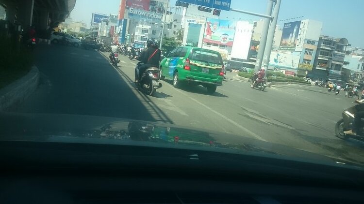 Phản biện của các anh Hàng Xanh về việc rẽ trái tại nơi được phép quay đầu liên tục !? Phản biện của các anh Hàng Xanh về việc rẽ trái tại nơi được phép quay đầu liên tục !?