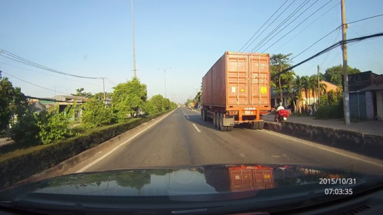 Vua ngự điểm tâm, xe dân chịu hẹp trên QL22!