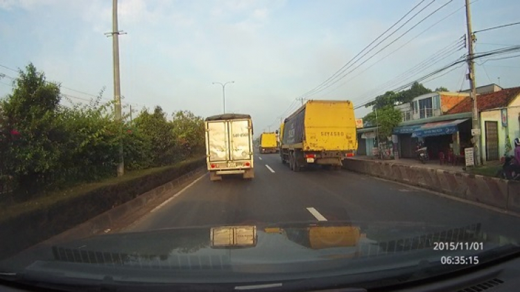 Vua ngự điểm tâm, xe dân chịu hẹp trên QL22!