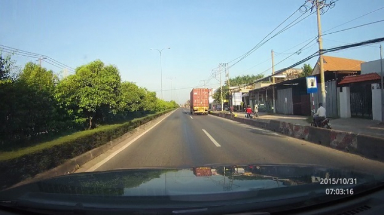 Vua ngự điểm tâm, xe dân chịu hẹp trên QL22!