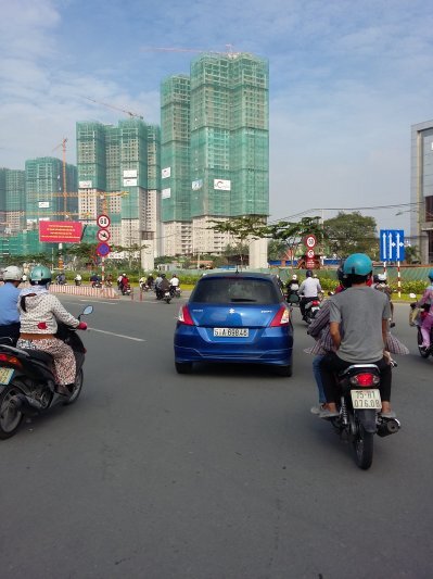 Hai bánh chết vì ngu - làm khổ người khác.