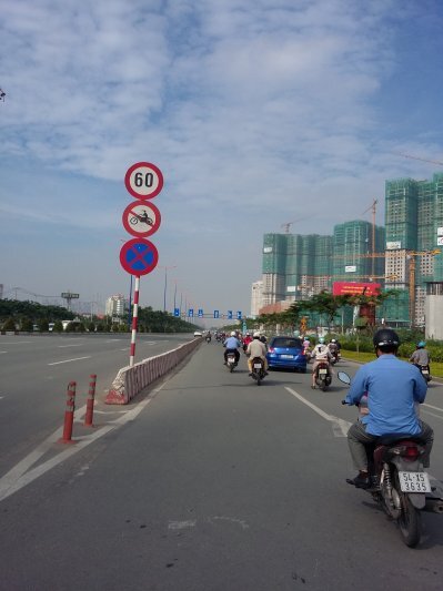 Hai bánh chết vì ngu - làm khổ người khác.