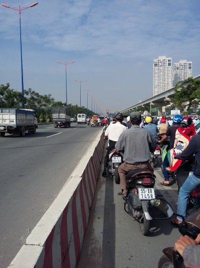 Hai bánh chết vì ngu - làm khổ người khác.
