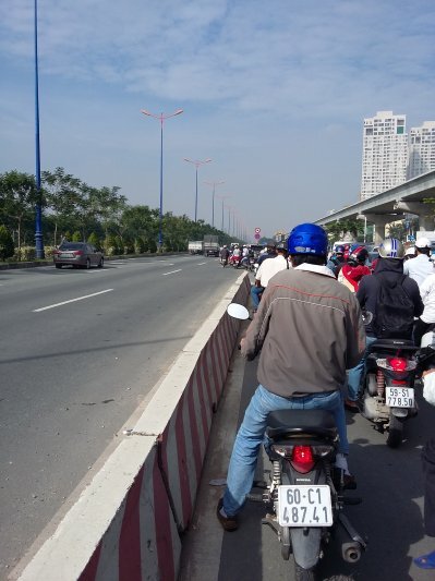 Hai bánh chết vì ngu - làm khổ người khác.