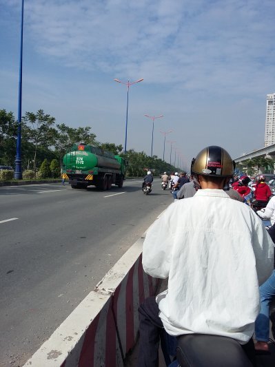 Hai bánh chết vì ngu - làm khổ người khác.