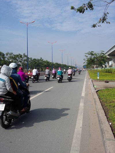 Hai bánh chết vì ngu - làm khổ người khác. Hai bánh chết vì ngu - làm khổ người khác.