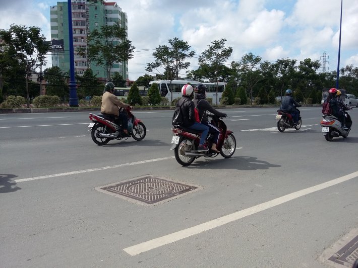 Hai bánh chết vì ngu - làm khổ người khác.