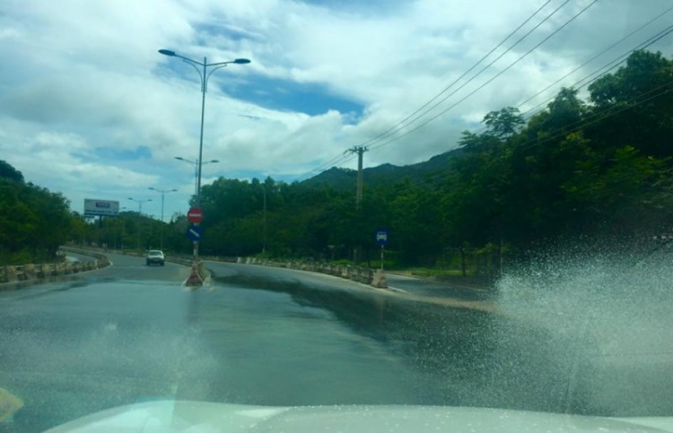 Vũng nước tử thần trên đường ra Sân Bay Cam Ranh