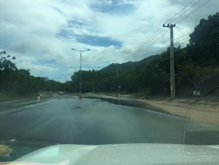 Vũng nước tử thần trên đường ra Sân Bay Cam Ranh