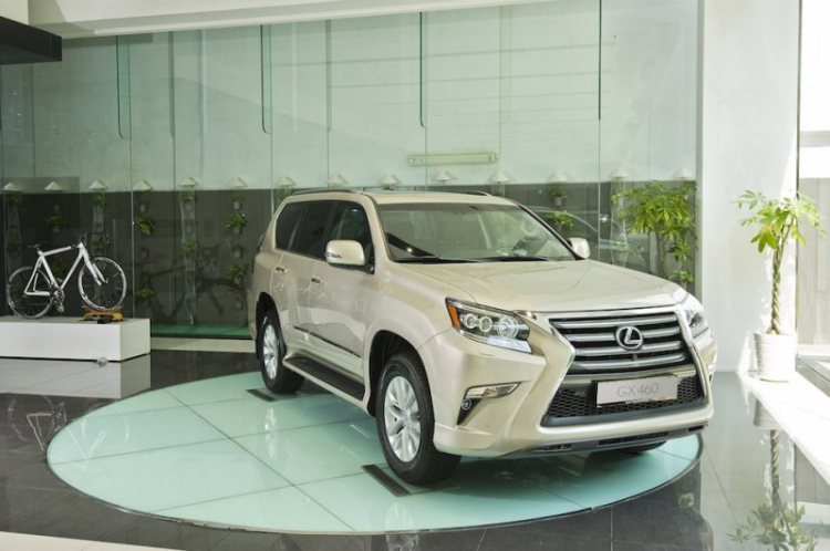 vui long cho hoi lexus GX-460 2012 co mau nay chua a?