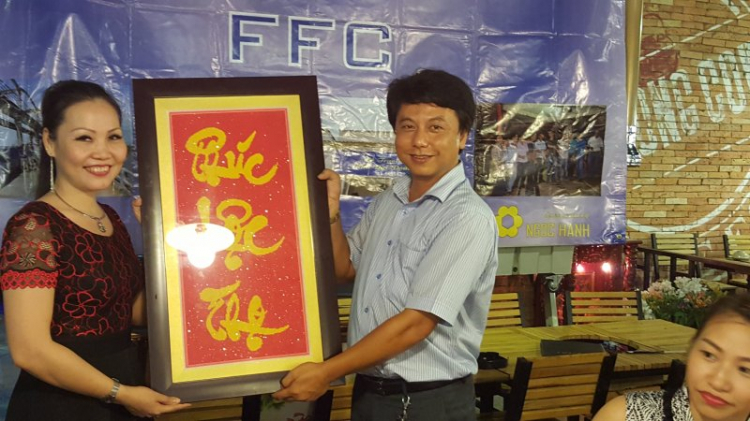 Đấu giá ủng hộ quỹ xây cầu từ thiện cho bà con nghèo vùng sâu. Đấu giá ủng hộ quỹ xây cầu từ thiện cho bà con nghèo vùng sâu.