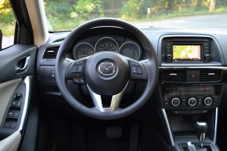 Hỏi: hiện tượng Mazda CX 5 bị khoá vô lăng và báo nhiều lỗi ?