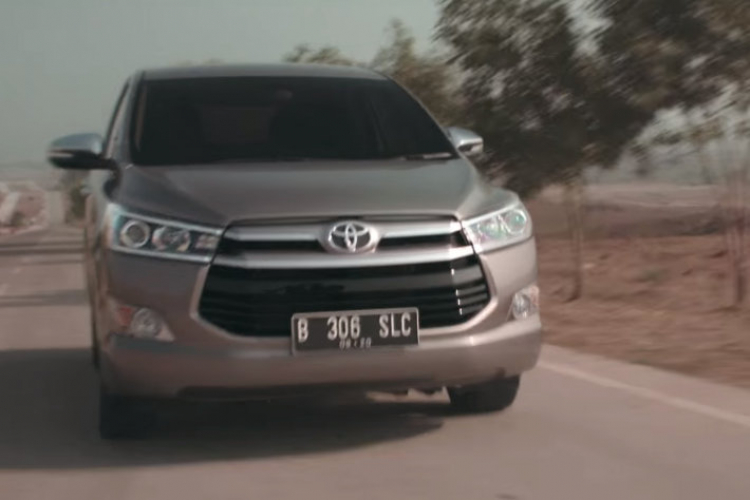 Toyota Innova 2016 lại xuất hiện trong video mới