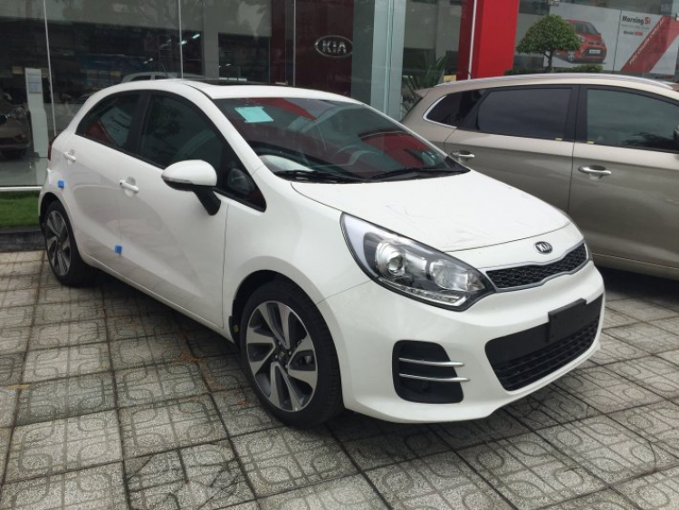 Các bác cho em ý kiến mua sedan giá lăn bánh dưới 500tr Các bác cho em ý kiến mua sedan giá lăn bánh dưới 500tr