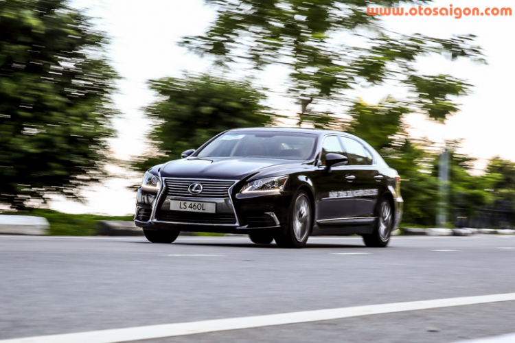 Trải nghiệm xa hoa trên Lexus LS460L tại Việt Nam