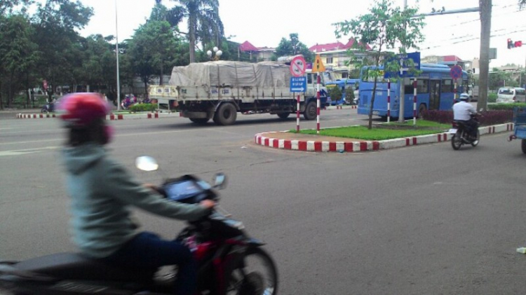 Lỗi chuyển làn nơi không cho phép ngã tư Cổng 2, Biên Hòa