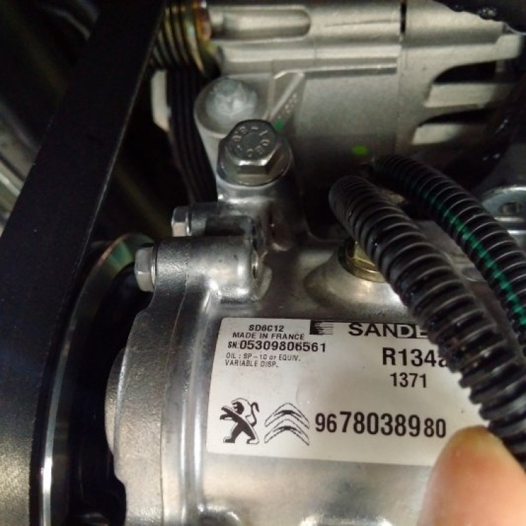 Nhờ tư vấn mua xe nào giữa Peugeot 3008 và Honda CR-V 2.4? Nhờ tư vấn mua xe nào giữa Peugeot 3008 và Honda CR-V 2.4?