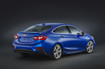 2016-chevy-cruze-sedan-starts-at-17495-undercuts-the-civic-by-two-grand_1.jpg